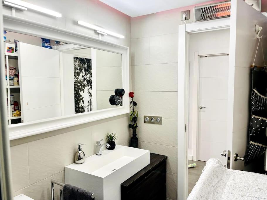 Nuevo!! Apartamento Lujo&Confort. Parking セビリア エクステリア 写真